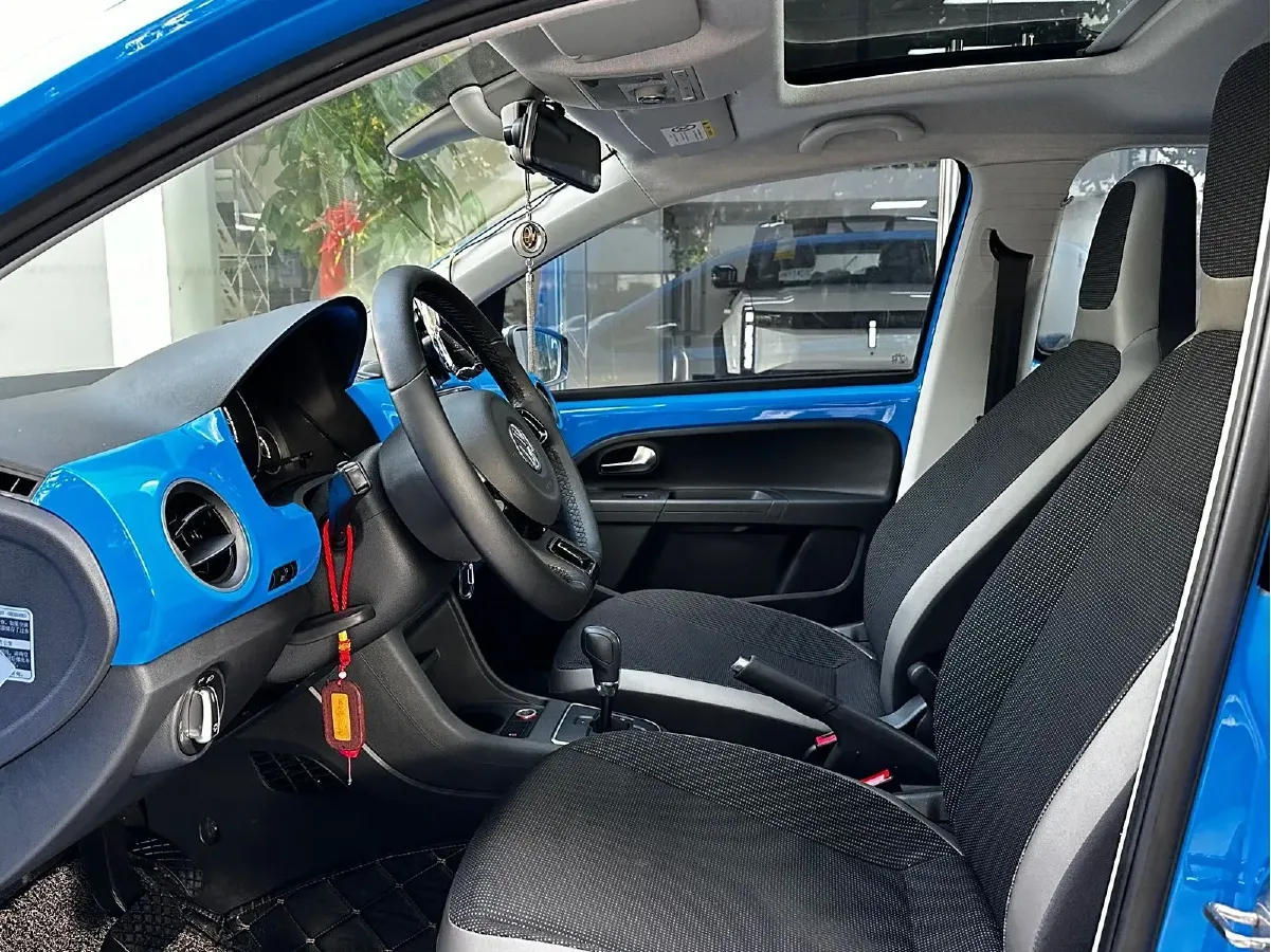 2015 Volkswagen up! 1.0L 75HP L3 5AMT,autocango,china used car exporter,china ev exporter,chinese used car exporter,chinese used ev exporter