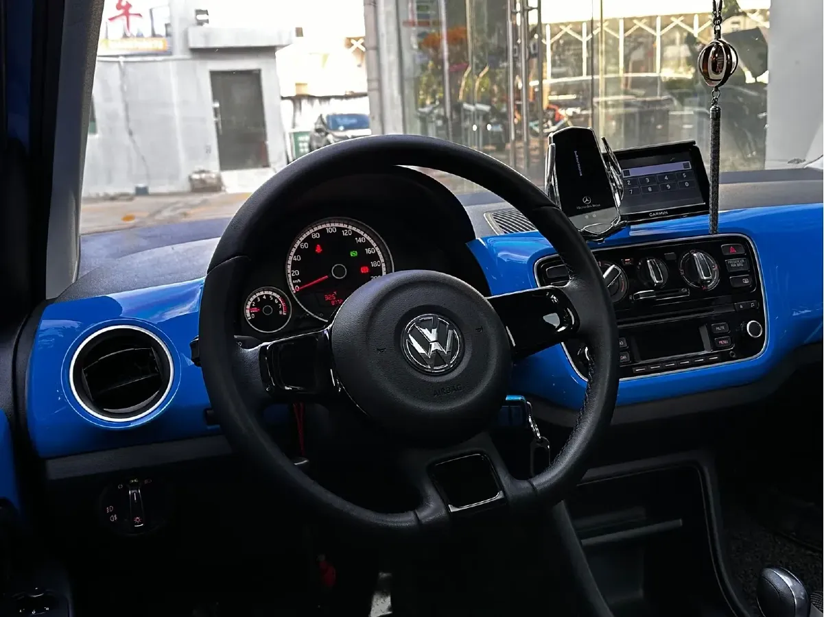 2015 Volkswagen up! 1.0L 75HP L3 5AMT,autocango,china used car exporter,china ev exporter,chinese used car exporter,chinese used ev exporter