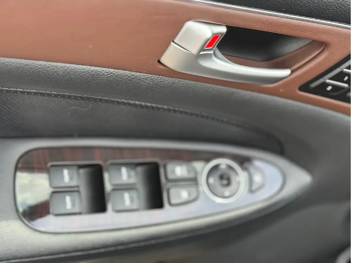 2012 Hyundai Rohens 3.3L 301HP V6 8AT,autocango,china used car exporter,china ev exporter,chinese used car exporter,chinese used ev exporter