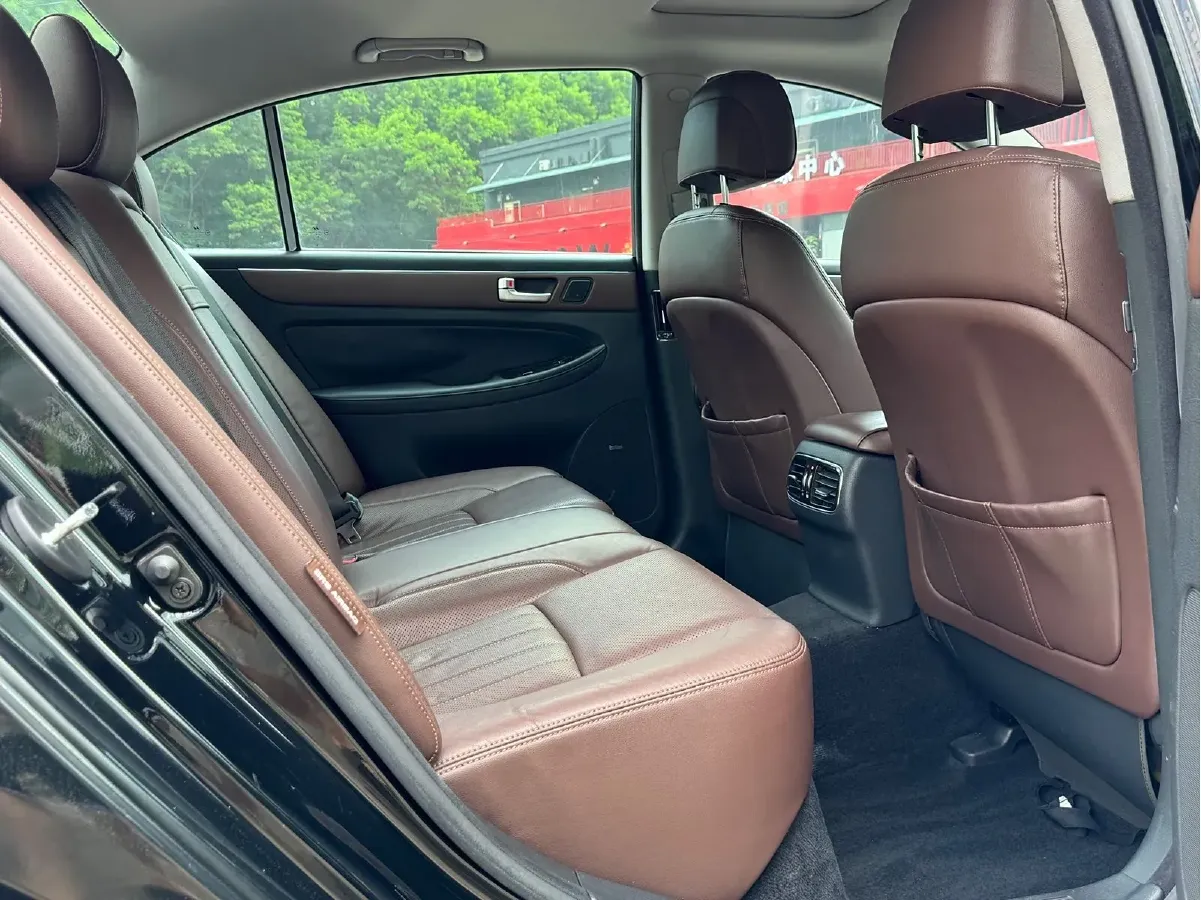 2012 Hyundai Rohens 3.3L 301HP V6 8AT,autocango,china used car exporter,china ev exporter,chinese used car exporter,chinese used ev exporter