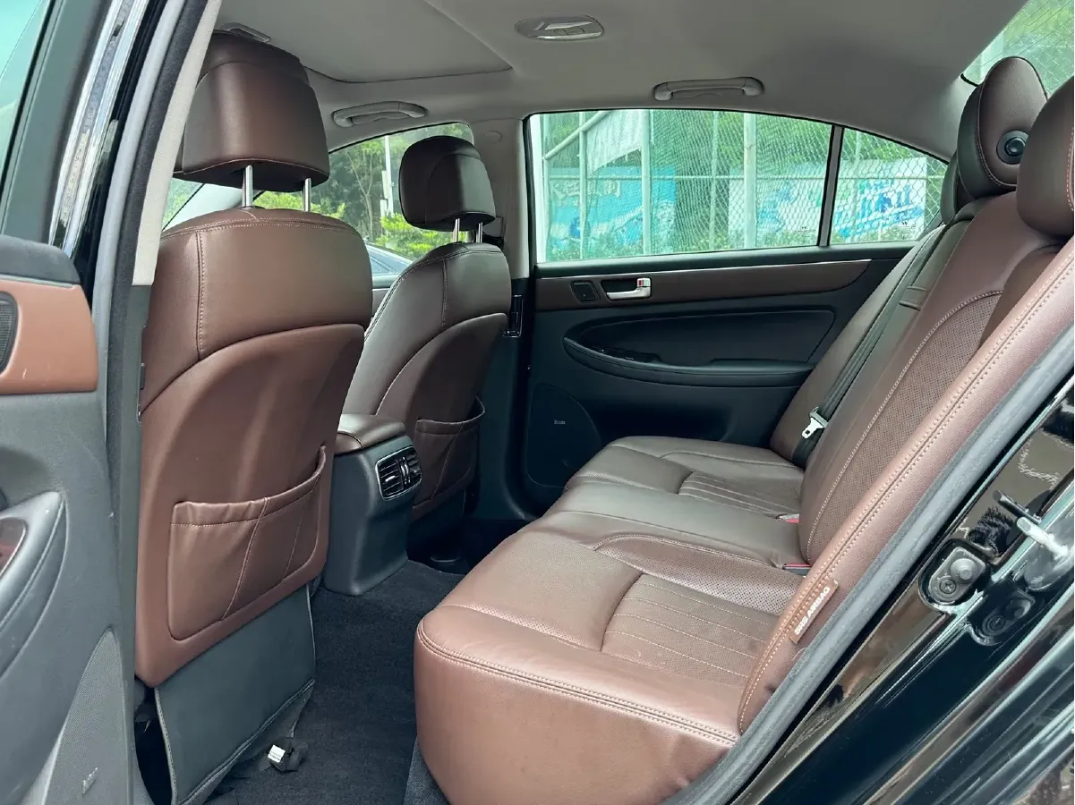 2012 Hyundai Rohens 3.3L 301HP V6 8AT,autocango,china used car exporter,china ev exporter,chinese used car exporter,chinese used ev exporter