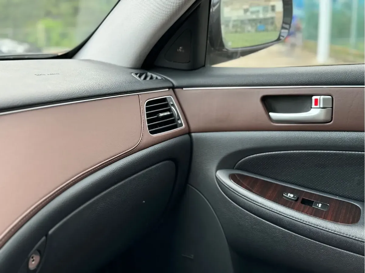 2012 Hyundai Rohens 3.3L 301HP V6 8AT,autocango,china used car exporter,china ev exporter,chinese used car exporter,chinese used ev exporter