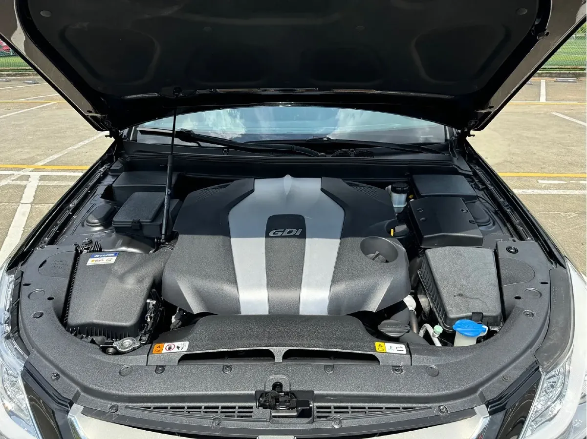 2012 Hyundai Rohens 3.3L 301HP V6 8AT,autocango,china used car exporter,china ev exporter,chinese used car exporter,chinese used ev exporter