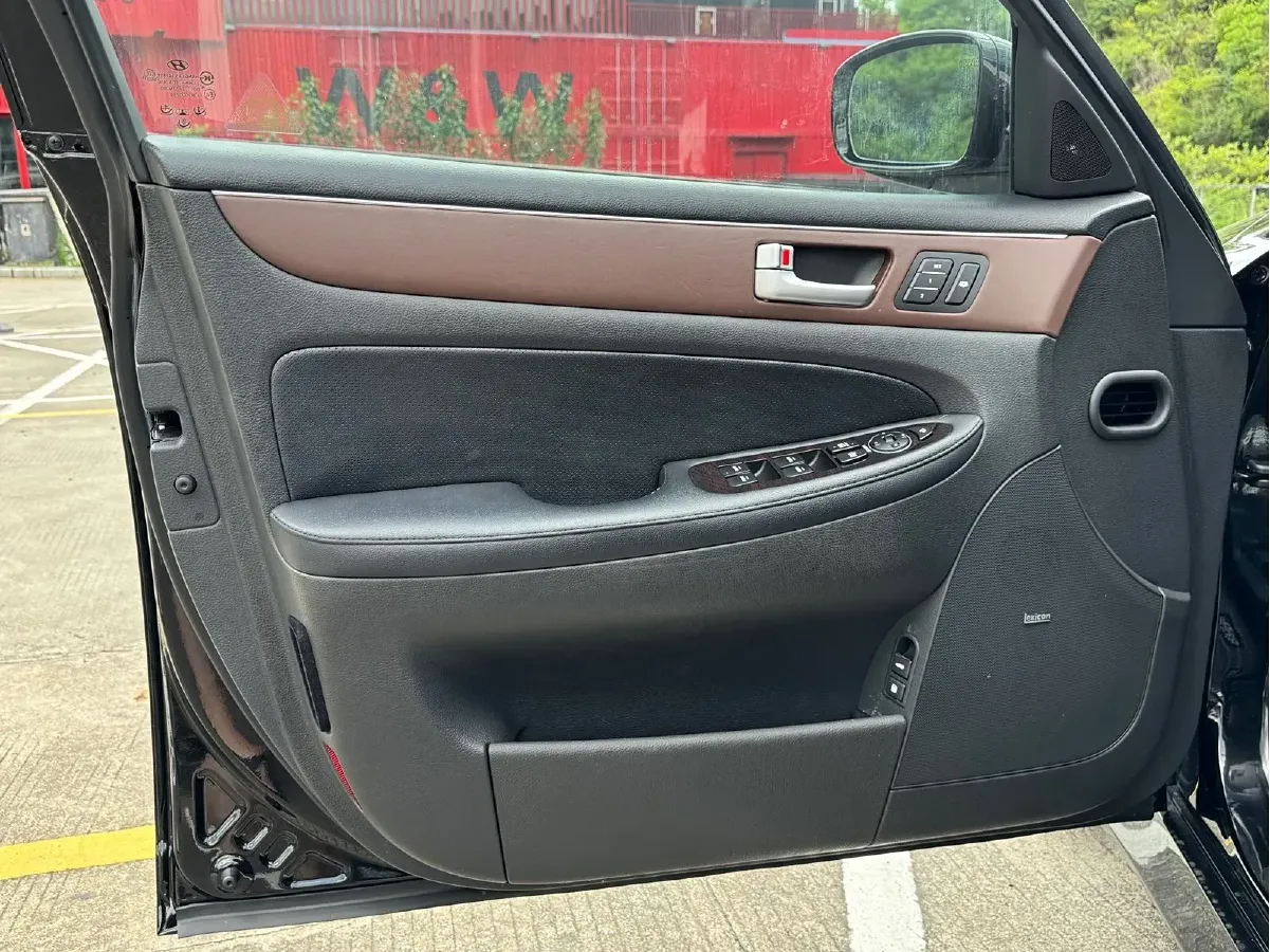 2012 Hyundai Rohens 3.3L 301HP V6 8AT,autocango,china used car exporter,china ev exporter,chinese used car exporter,chinese used ev exporter