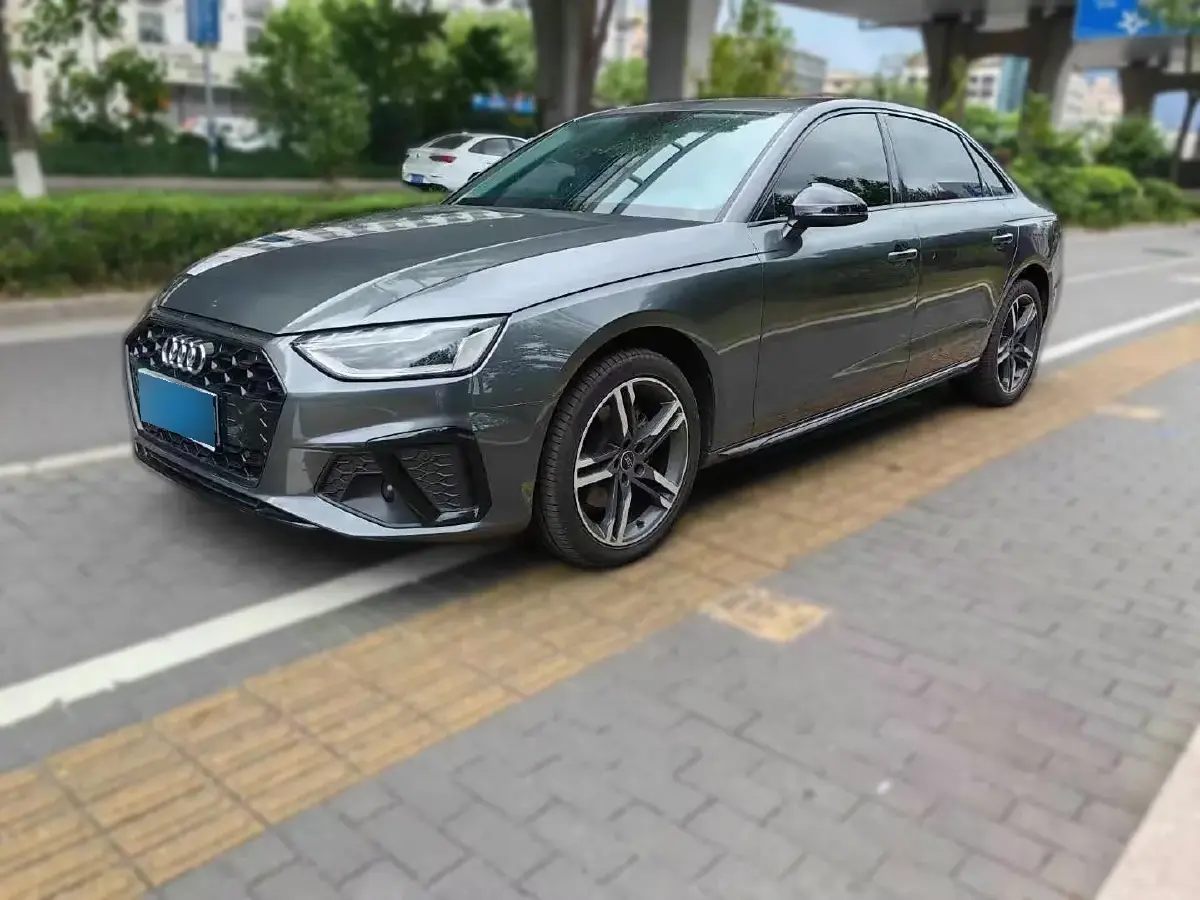 2022 Audi A4L 2.0T 190HP L4 7DCT