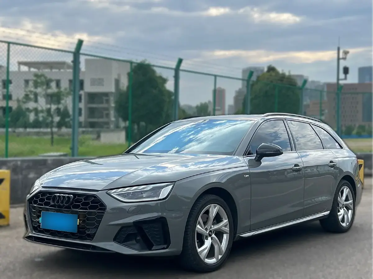 2022 Audi A4 2.0T 204HP L4 7DCT
