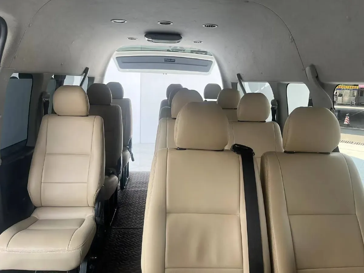 2011 Toyota Hiace 2.7L 154HP L4 4AT,autocango,china used car exporter,china ev exporter,chinese used car exporter,chinese used ev exporter