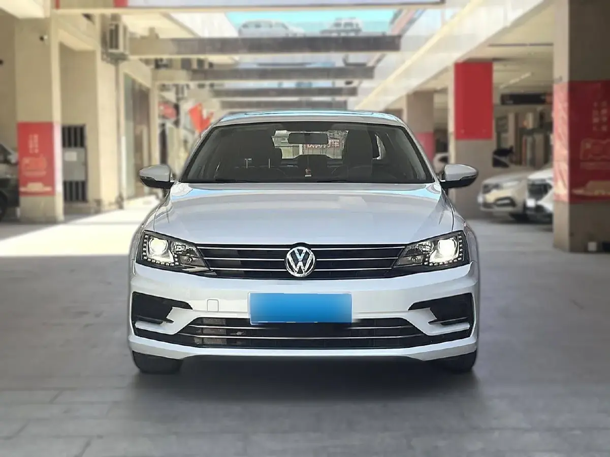 2018 Volkswagen Sagitar 1.4T 150HP L4 7DCT