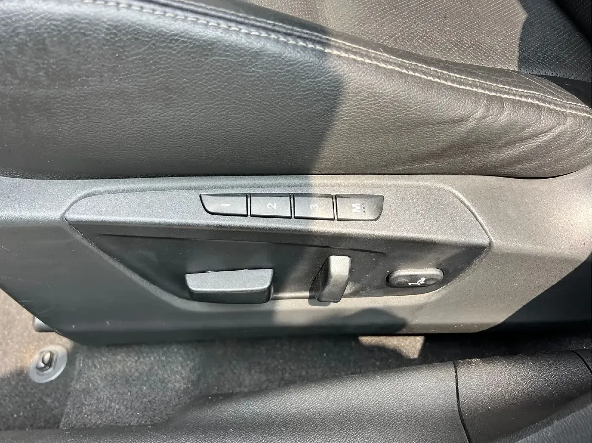 2011 Suzuki Kizashi 2.4L 178HP L4 CVT,autocango,china used car exporter,china ev exporter,chinese used car exporter,chinese used ev exporter