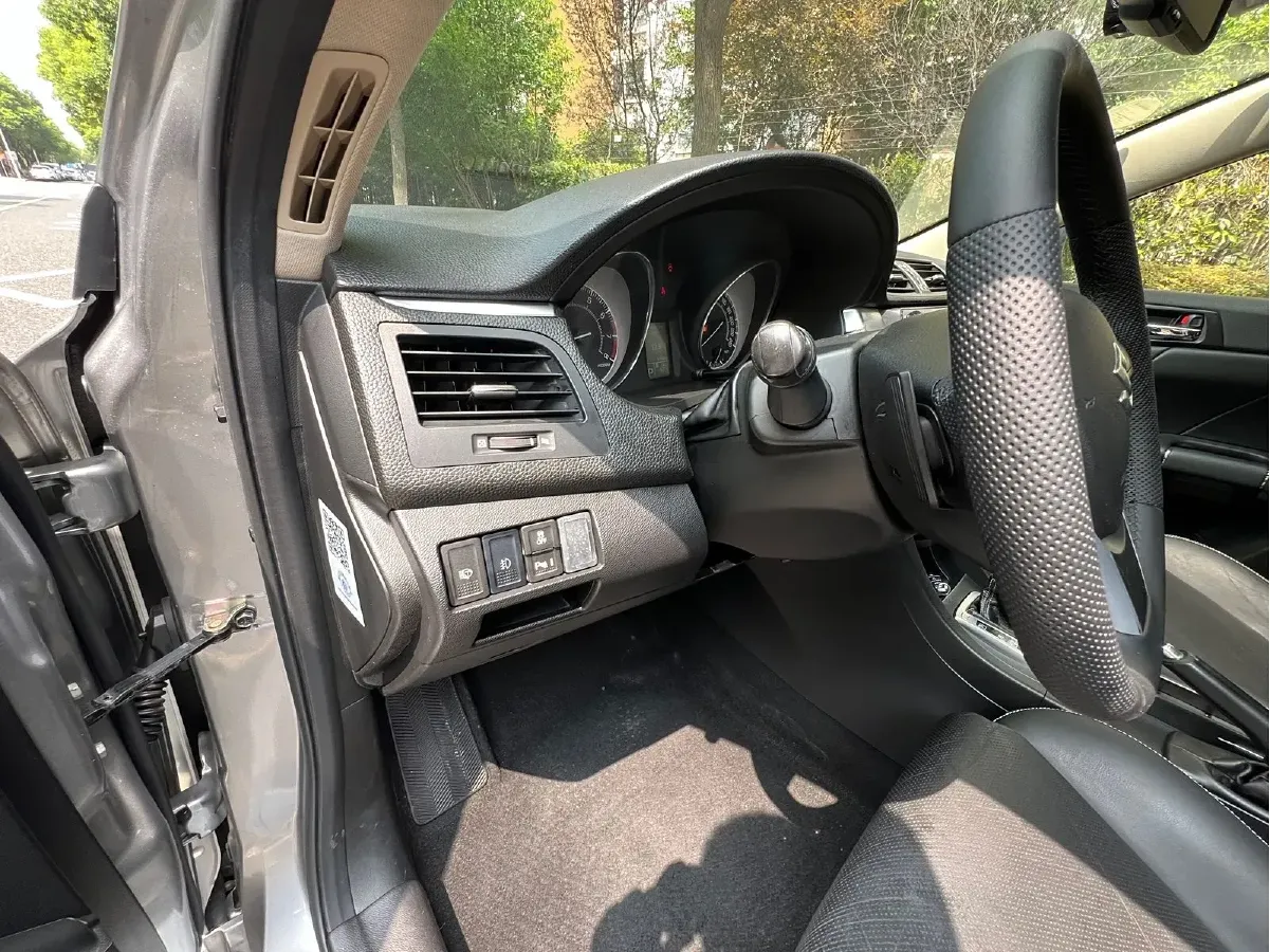 2011 Suzuki Kizashi 2.4L 178HP L4 CVT,autocango,china used car exporter,china ev exporter,chinese used car exporter,chinese used ev exporter