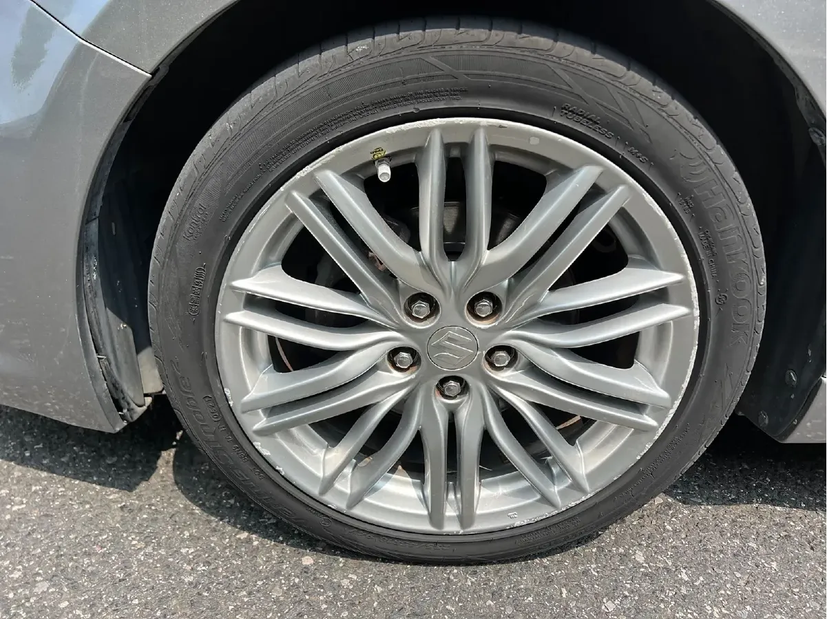 2011 Suzuki Kizashi 2.4L 178HP L4 CVT,autocango,china used car exporter,china ev exporter,chinese used car exporter,chinese used ev exporter