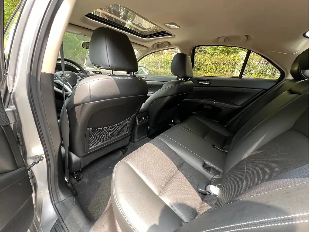 2011 Suzuki Kizashi 2.4L 178HP L4 CVT,autocango,china used car exporter,china ev exporter,chinese used car exporter,chinese used ev exporter