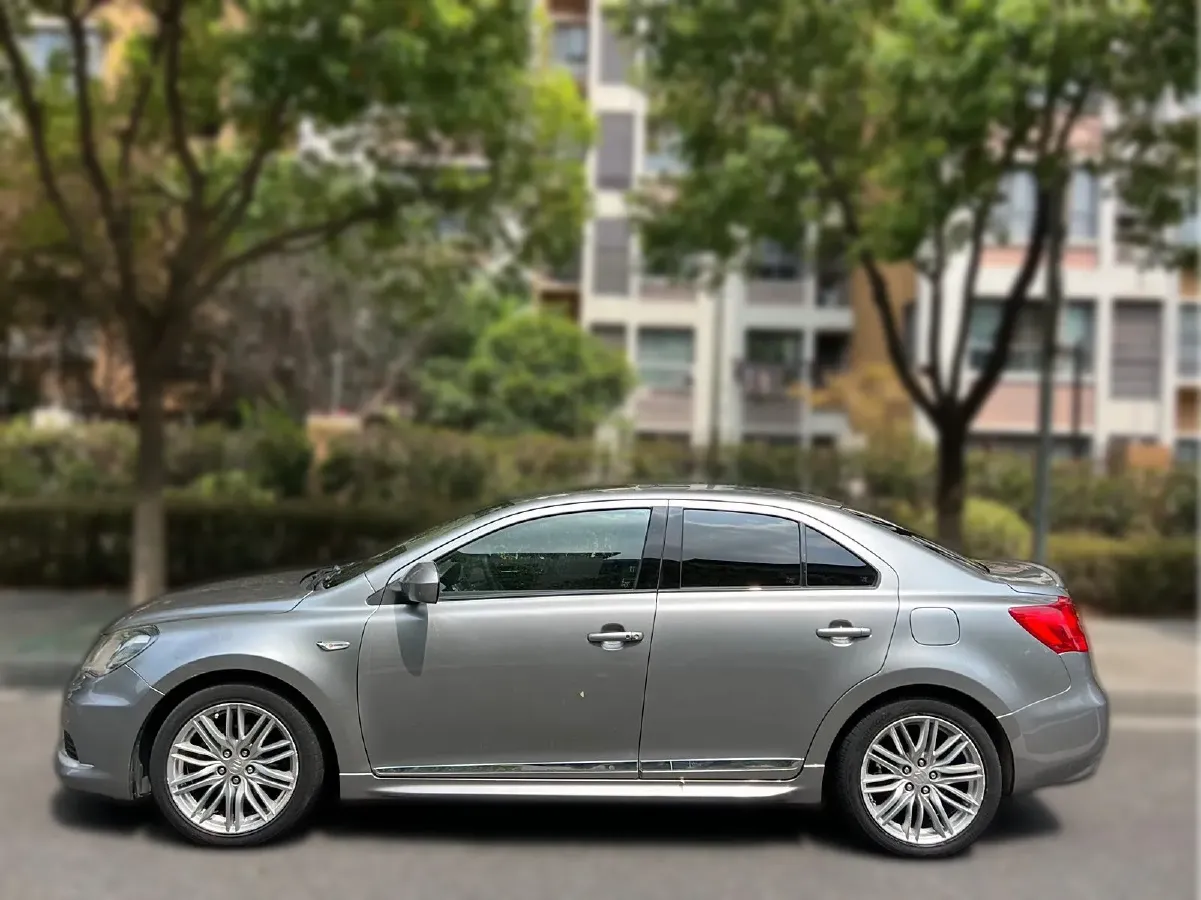2011 Suzuki Kizashi 2.4L 178HP L4 CVT,autocango,china used car exporter,china ev exporter,chinese used car exporter,chinese used ev exporter