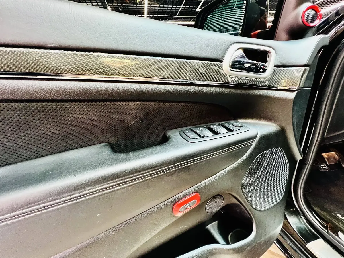 2013 Jeep Grand Cherokee SRT 6.4L 468HP V8 5AT,autocango,china used car exporter,china ev exporter,chinese used car exporter,chinese used ev exporter