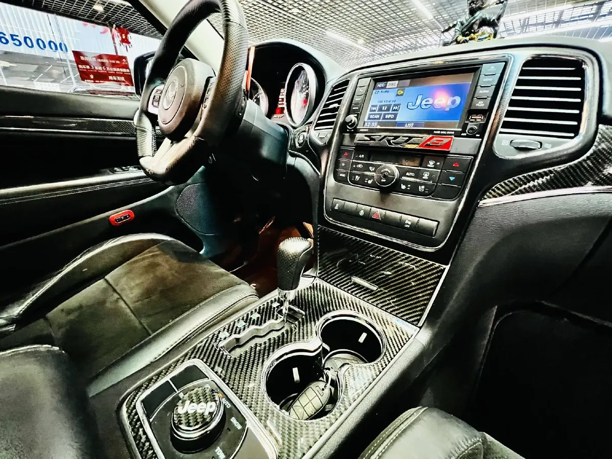 2013 Jeep Grand Cherokee SRT 6.4L 468HP V8 5AT,autocango,china used car exporter,china ev exporter,chinese used car exporter,chinese used ev exporter