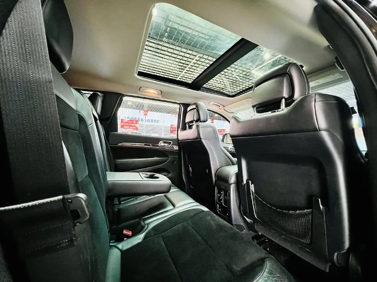 2013 Jeep Grand Cherokee SRT 6.4L 468HP V8 5AT,autocango,china used car exporter,china ev exporter,chinese used car exporter,chinese used ev exporter