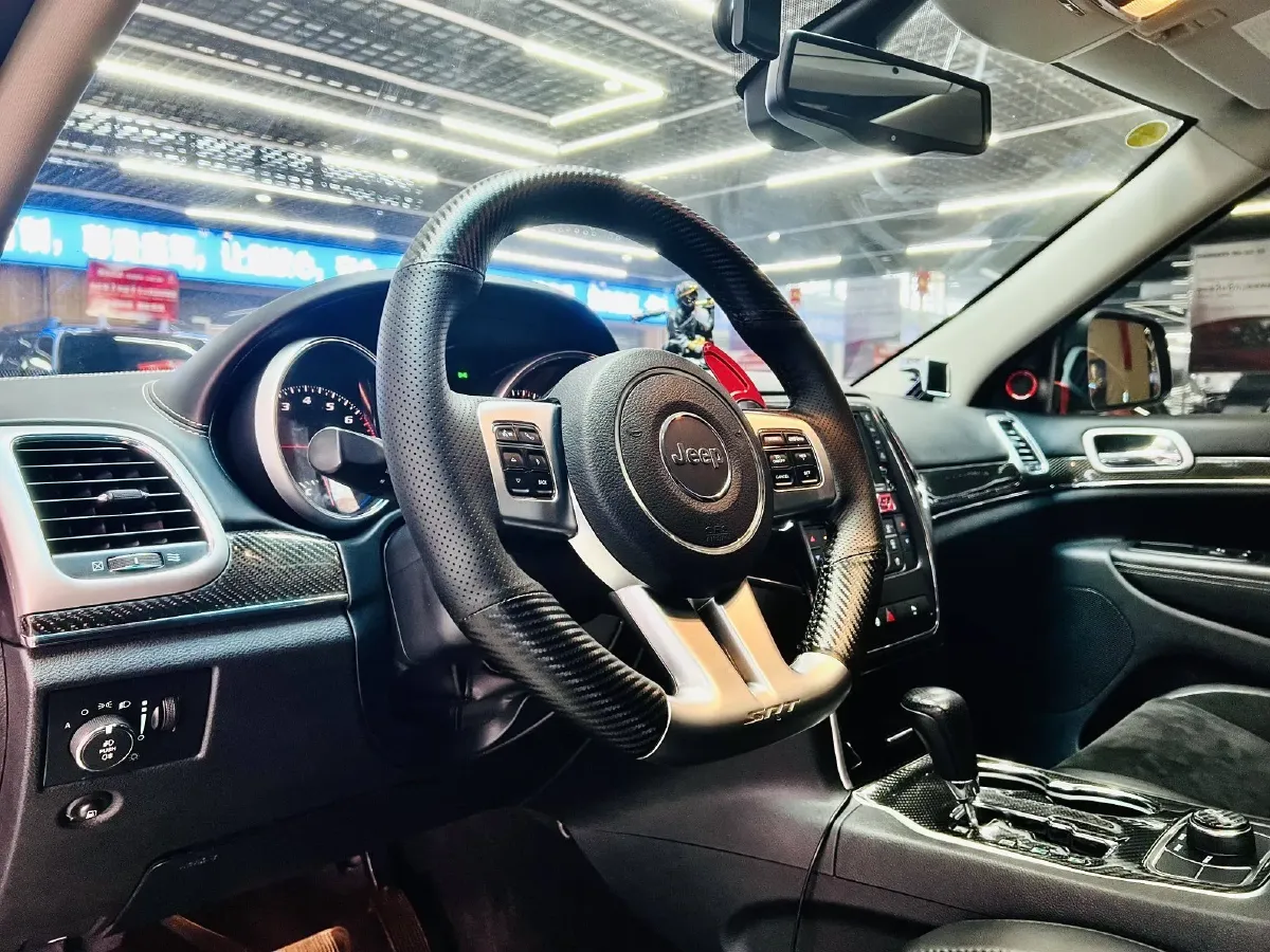 2013 Jeep Grand Cherokee SRT 6.4L 468HP V8 5AT,autocango,china used car exporter,china ev exporter,chinese used car exporter,chinese used ev exporter