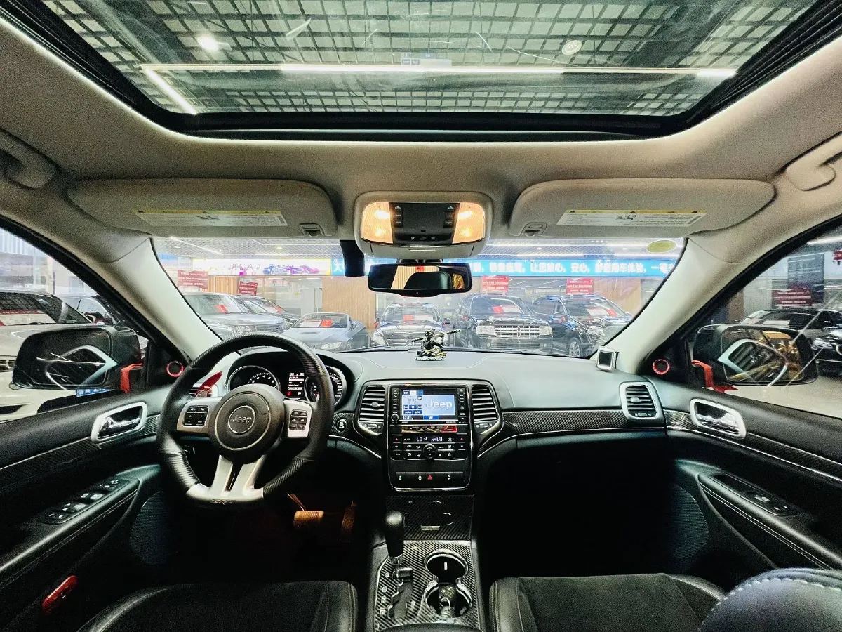 2013 Jeep Grand Cherokee SRT 6.4L 468HP V8 5AT,autocango,china used car exporter,china ev exporter,chinese used car exporter,chinese used ev exporter