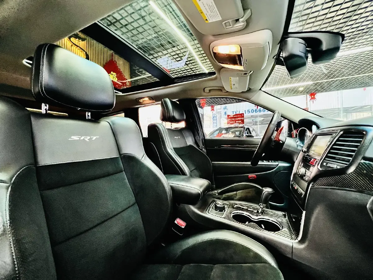2013 Jeep Grand Cherokee SRT 6.4L 468HP V8 5AT,autocango,china used car exporter,china ev exporter,chinese used car exporter,chinese used ev exporter
