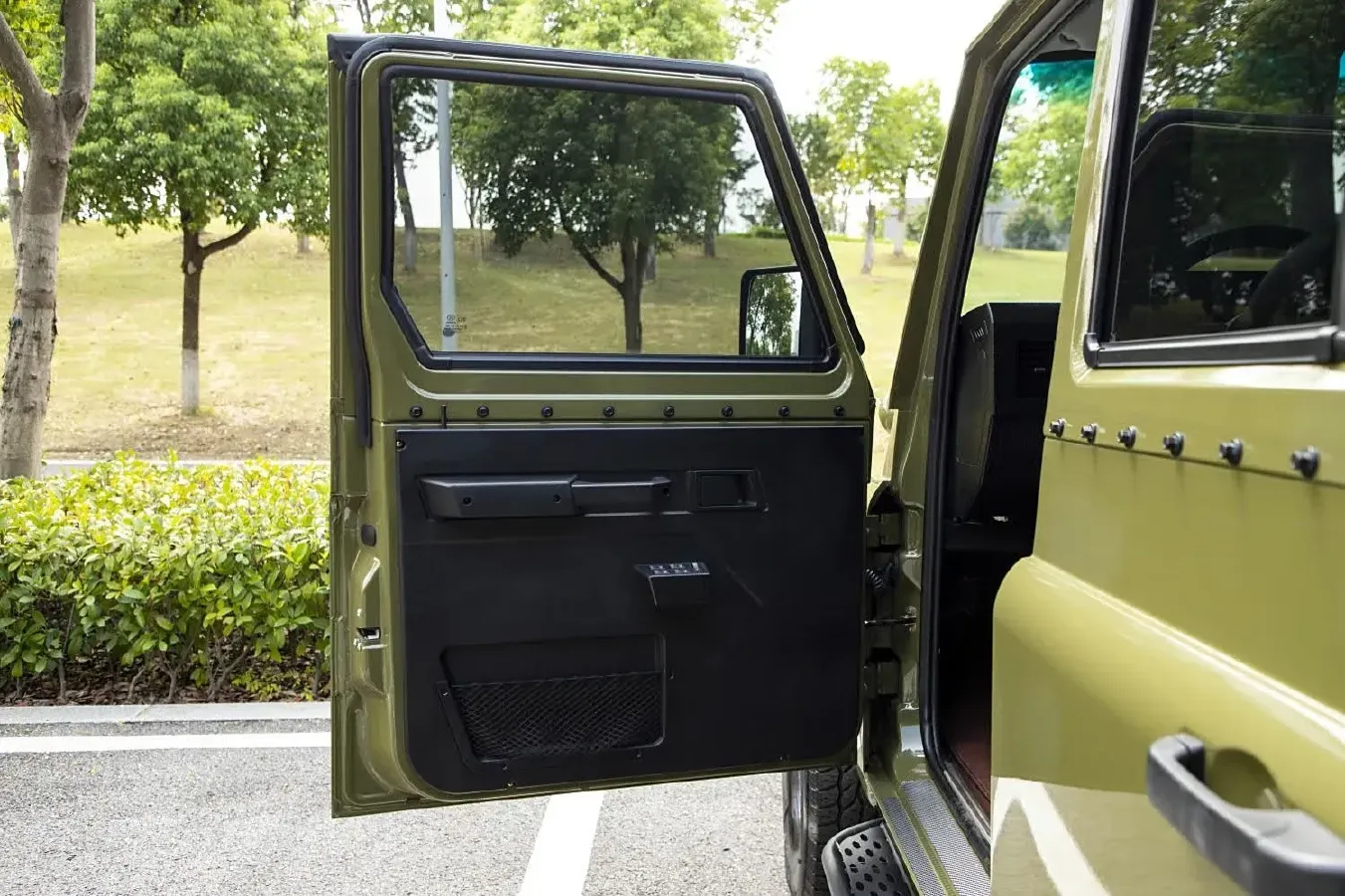 2023 BAW 212 2.4T 211HP L4 6MT,autocango,china used car exporter,china ev exporter,chinese used car exporter,chinese used ev exporter