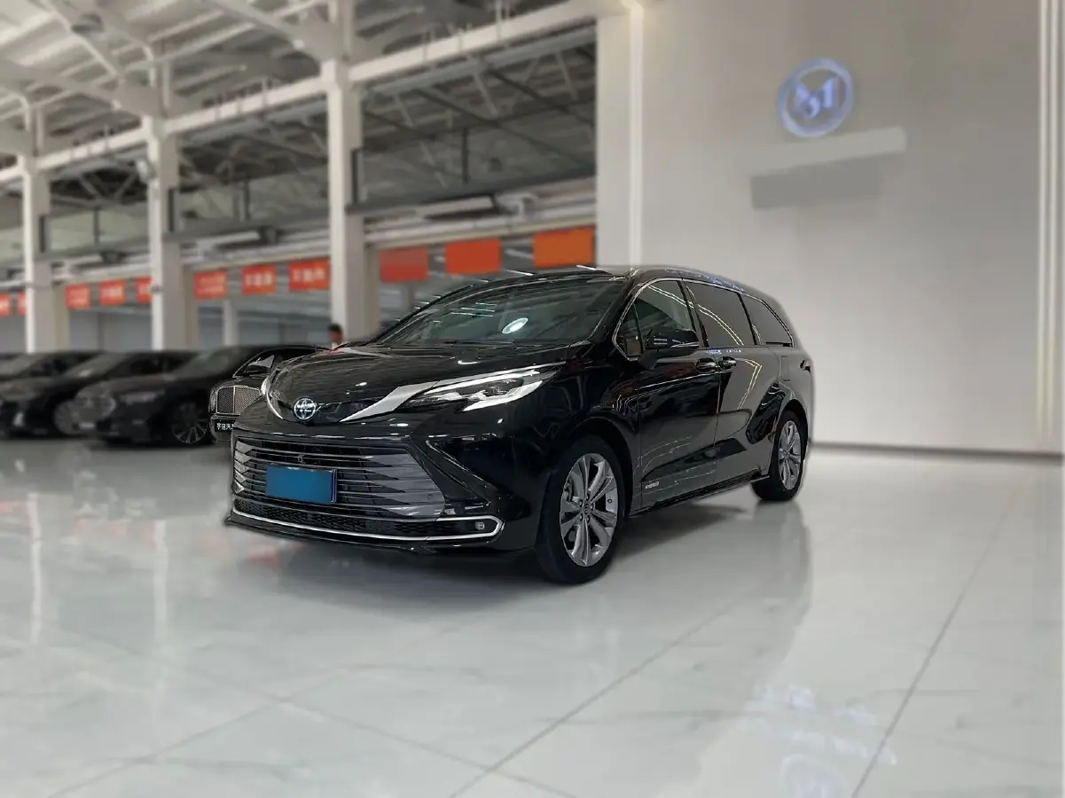 2023 Toyota Sienna 2.5L 189HP L4 E-CVT Hybrid
