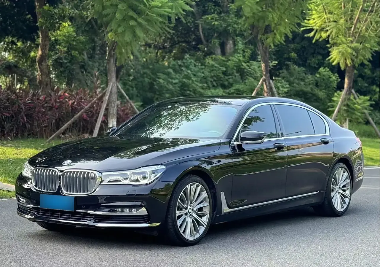 2017 BMW 7 Series 3.0T 326HP L6 8AT