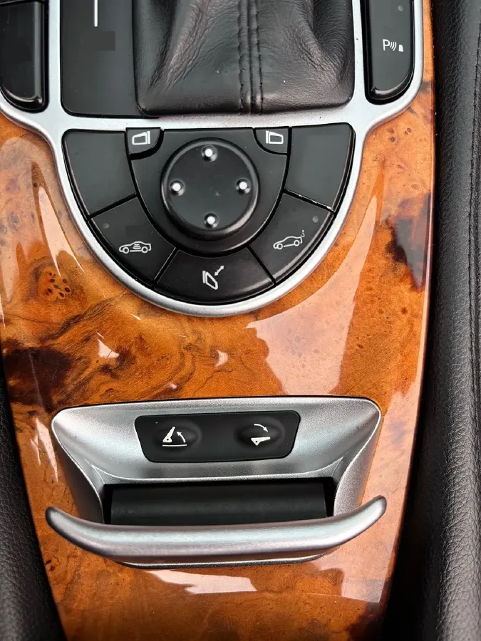 2011 Mercedes-Benz SL Class 3.0L 231HP V6 7AT,autocango,china used car exporter,china ev exporter,chinese used car exporter,chinese used ev exporter