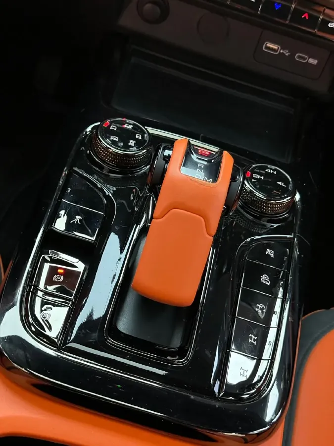 2023 Cyberspace 300 2.0T 227HP L4 8AT,autocango,china used car exporter,china ev exporter,chinese used car exporter,chinese used ev exporter