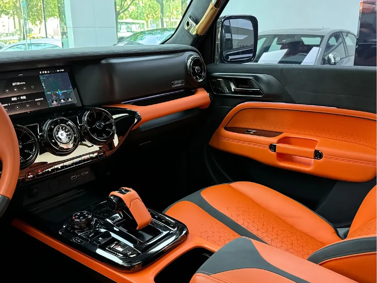 2023 Cyberspace 300 2.0T 227HP L4 8AT,autocango,china used car exporter,china ev exporter,chinese used car exporter,chinese used ev exporter