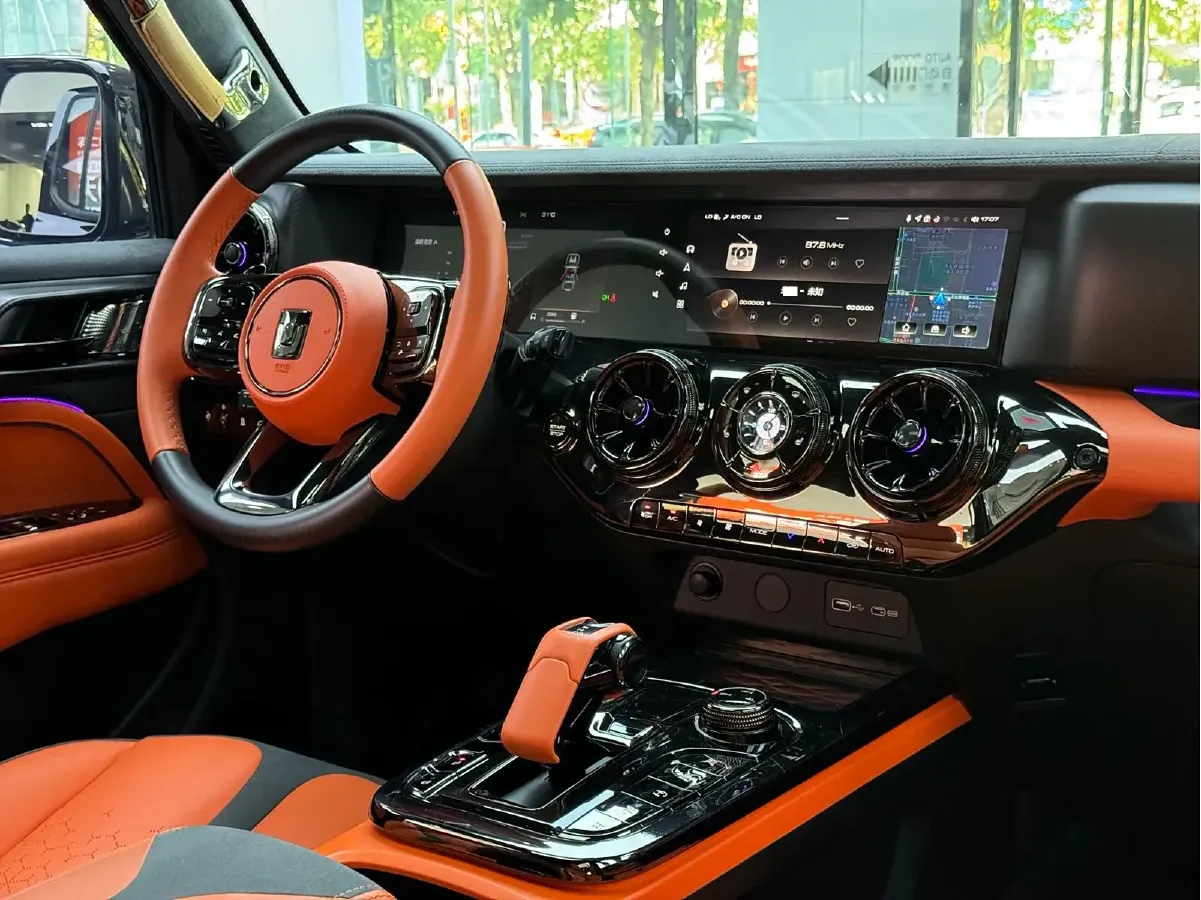 2023 Cyberspace 300 2.0T 227HP L4 8AT,autocango,china used car exporter,china ev exporter,chinese used car exporter,chinese used ev exporter