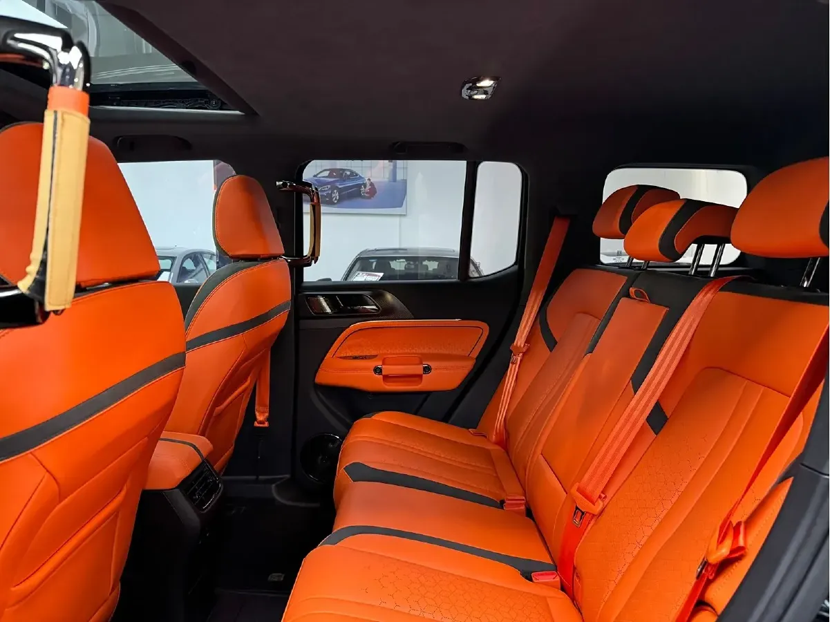 2023 Cyberspace 300 2.0T 227HP L4 8AT,autocango,china used car exporter,china ev exporter,chinese used car exporter,chinese used ev exporter