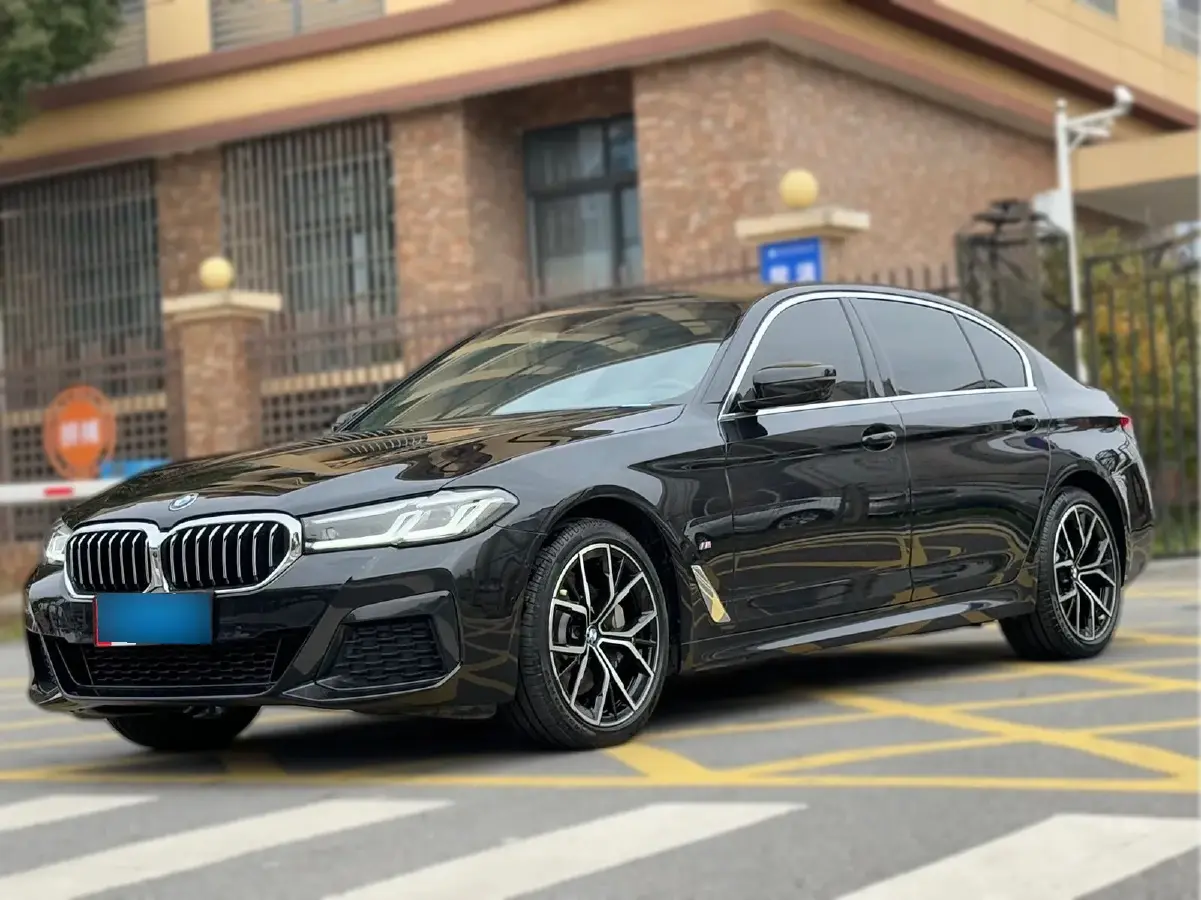 2022 BMW 5 Series 2.0T 252HP L4 8AT