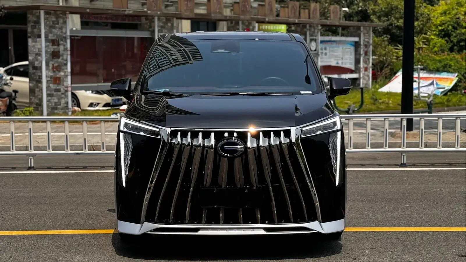 2023 GAC Trumpchi M8 2.0T 190HP L4 E-CVT Hybrid