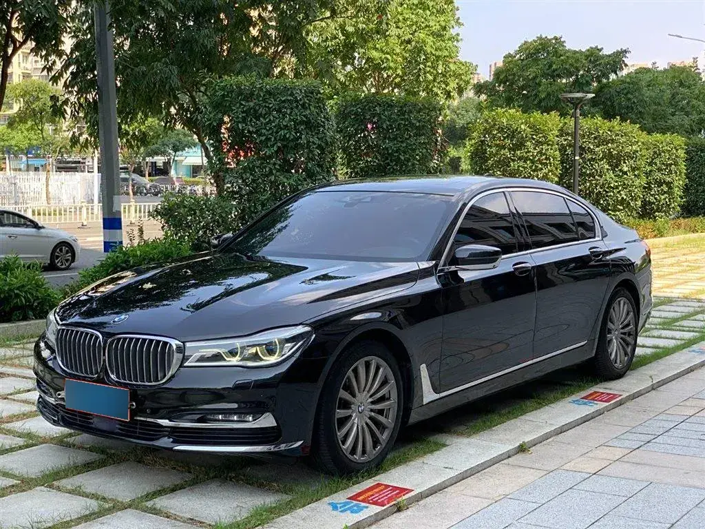 2016 BMW 7 Series 3.0T 326HP L6 8AT