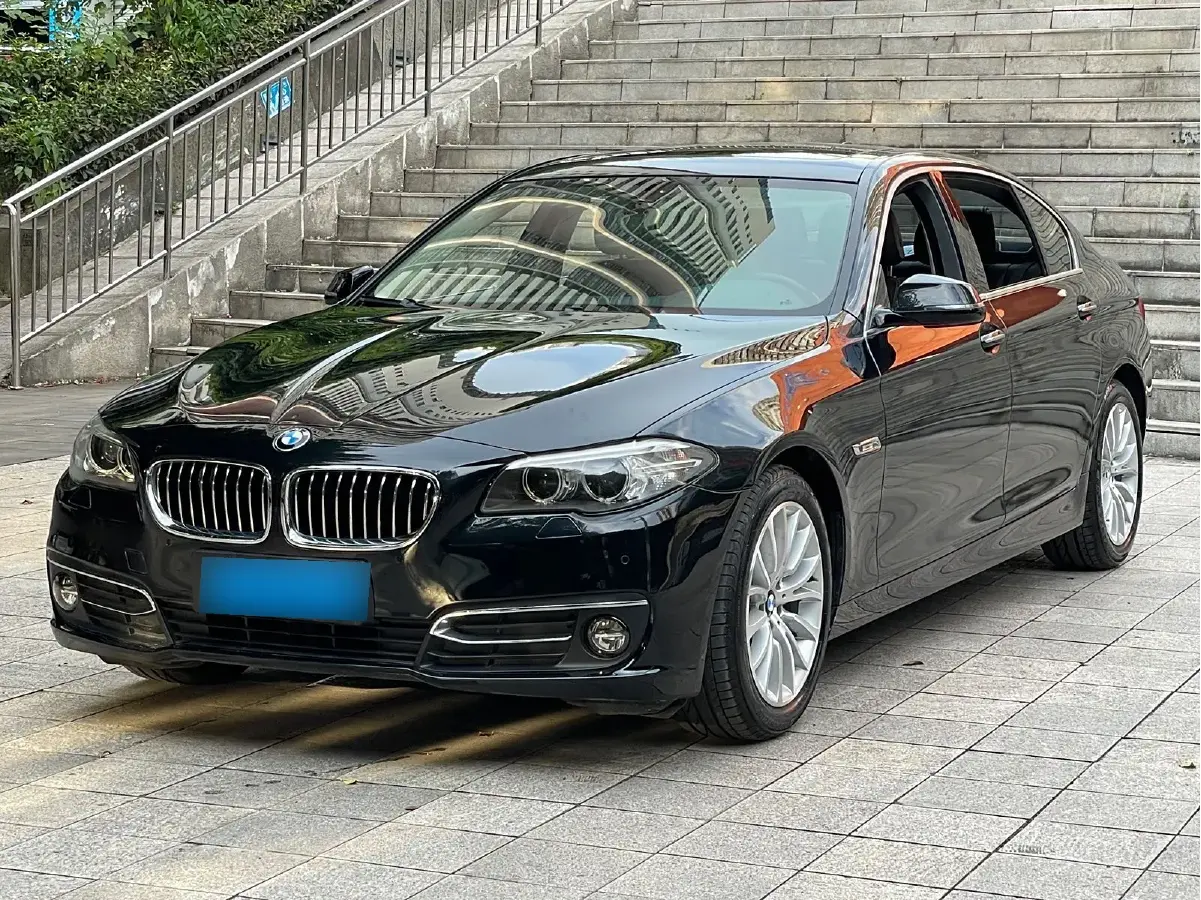 2017 BMW 5 Series 2.0T 218HP L4 8AT