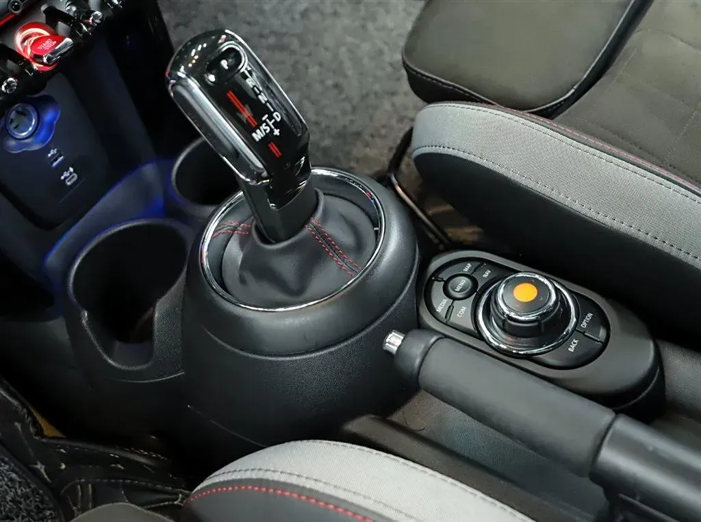 2021 MINI JCW 2.0T 231HP L4 8AT,autocango,china used car exporter,china ev exporter,chinese used car exporter,chinese used ev exporter