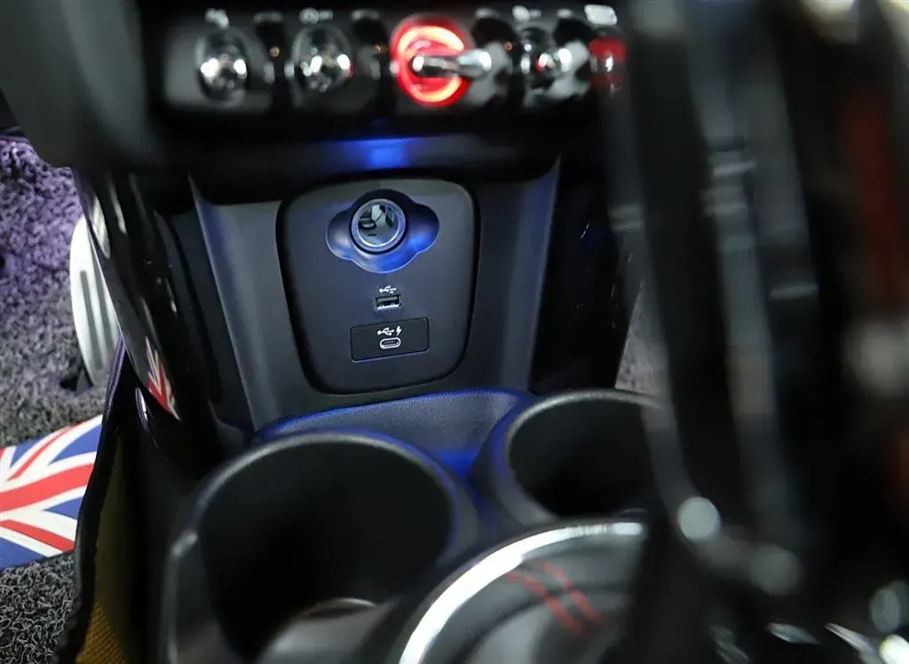 2021 MINI JCW 2.0T 231HP L4 8AT,autocango,china used car exporter,china ev exporter,chinese used car exporter,chinese used ev exporter