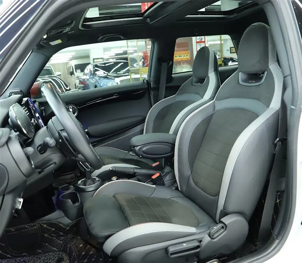 2021 MINI JCW 2.0T 231HP L4 8AT,autocango,china used car exporter,china ev exporter,chinese used car exporter,chinese used ev exporter