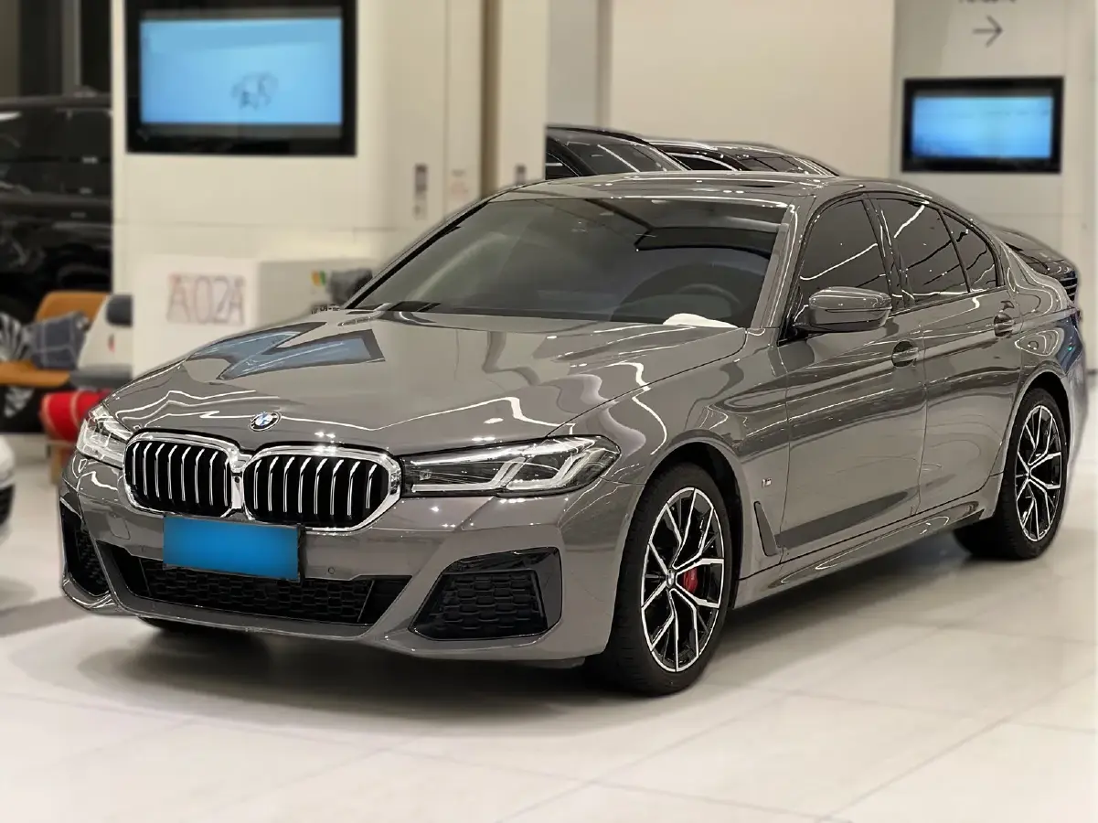 2022 BMW 5 Series 3.0T 340HP L6 8AT