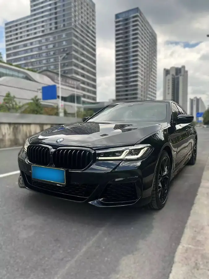 2022 BMW 5 Series 3.0T 340HP L6 8AT