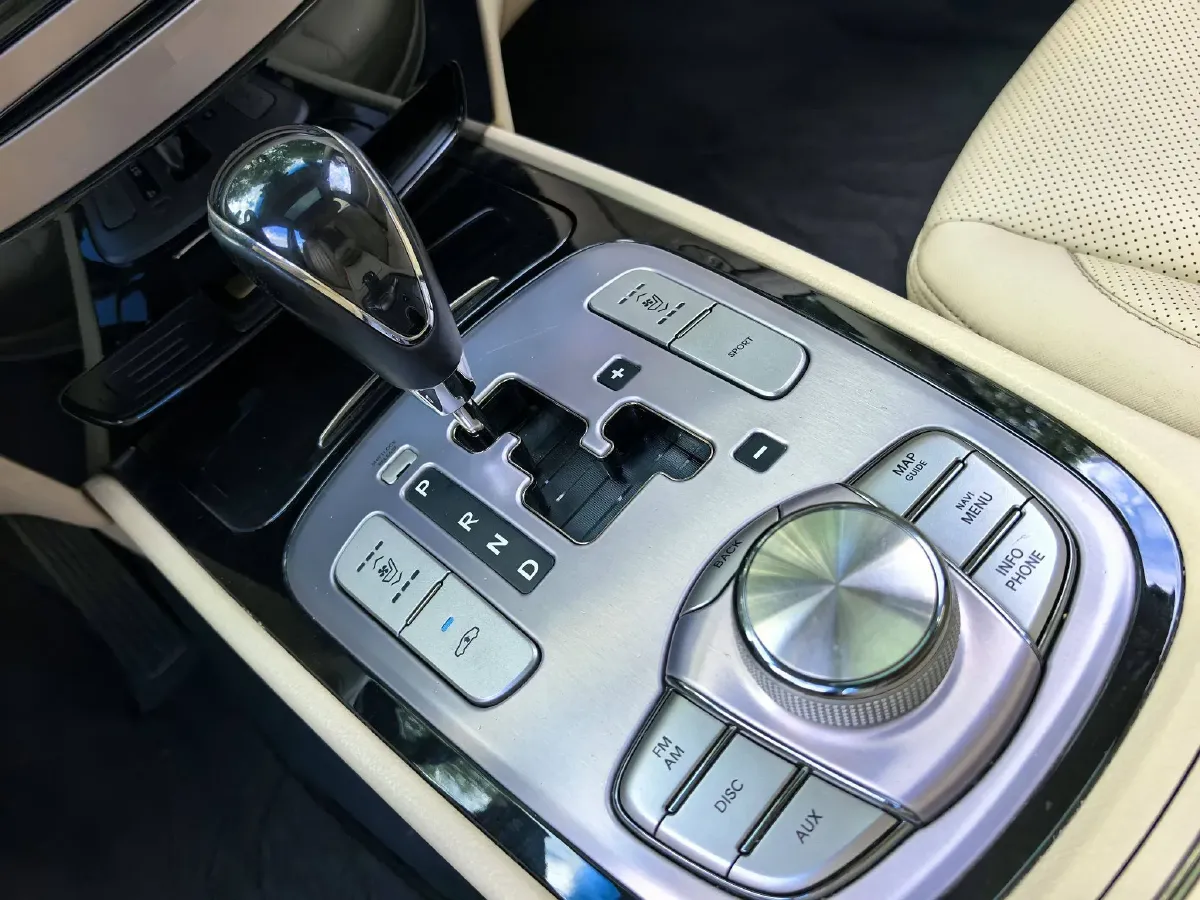 2012 Hyundai Rohens 3.0L 272HP V6 8AT,autocango,china used car exporter,china ev exporter,chinese used car exporter,chinese used ev exporter