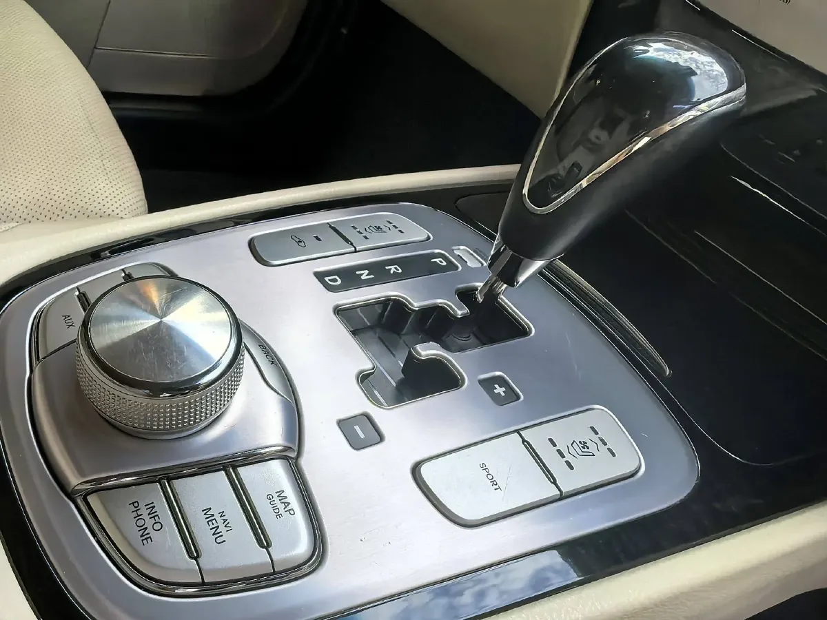 2012 Hyundai Rohens 3.0L 272HP V6 8AT,autocango,china used car exporter,china ev exporter,chinese used car exporter,chinese used ev exporter