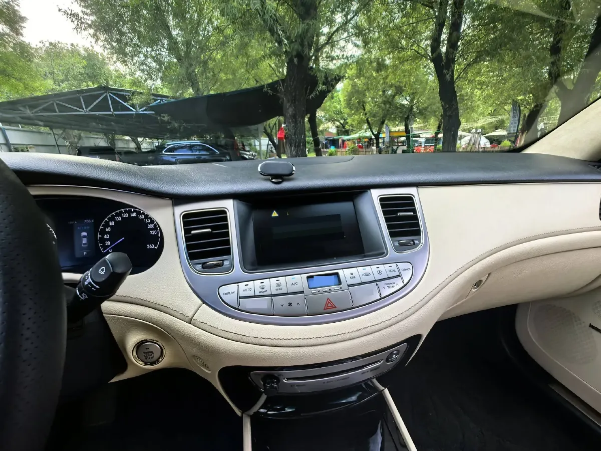 2012 Hyundai Rohens 3.0L 272HP V6 8AT,autocango,china used car exporter,china ev exporter,chinese used car exporter,chinese used ev exporter