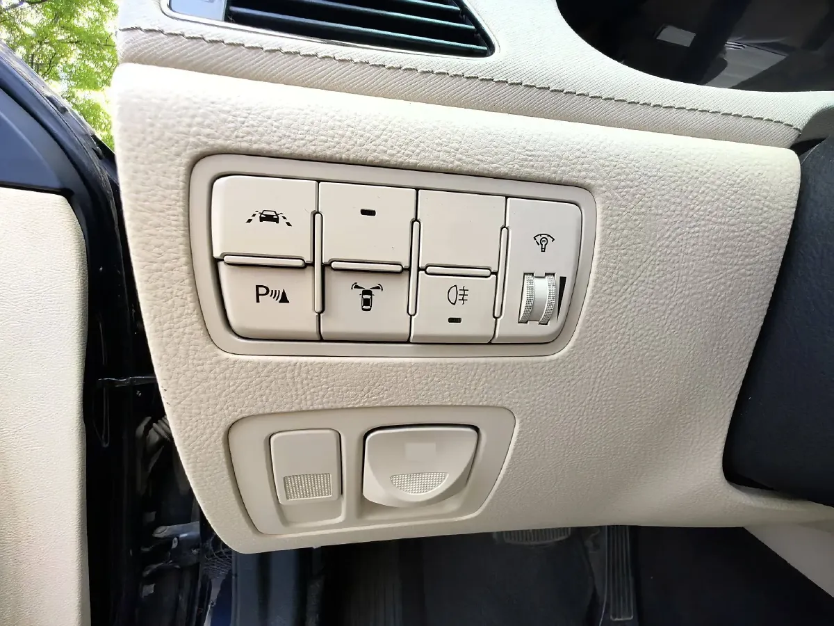 2012 Hyundai Rohens 3.0L 272HP V6 8AT,autocango,china used car exporter,china ev exporter,chinese used car exporter,chinese used ev exporter