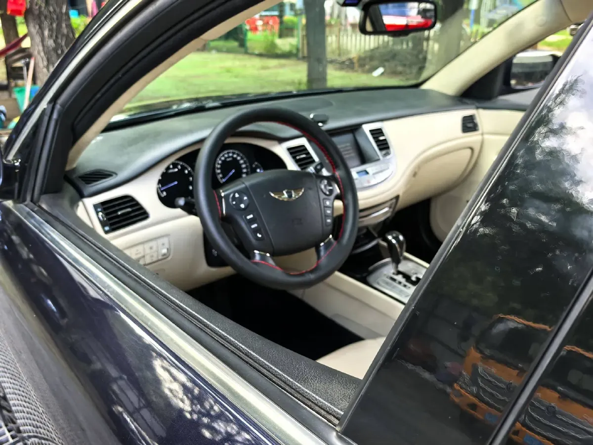 2012 Hyundai Rohens 3.0L 272HP V6 8AT,autocango,china used car exporter,china ev exporter,chinese used car exporter,chinese used ev exporter