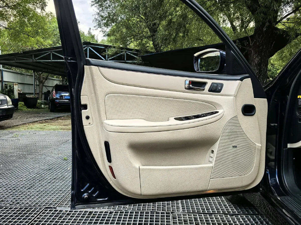 2012 Hyundai Rohens 3.0L 272HP V6 8AT,autocango,china used car exporter,china ev exporter,chinese used car exporter,chinese used ev exporter