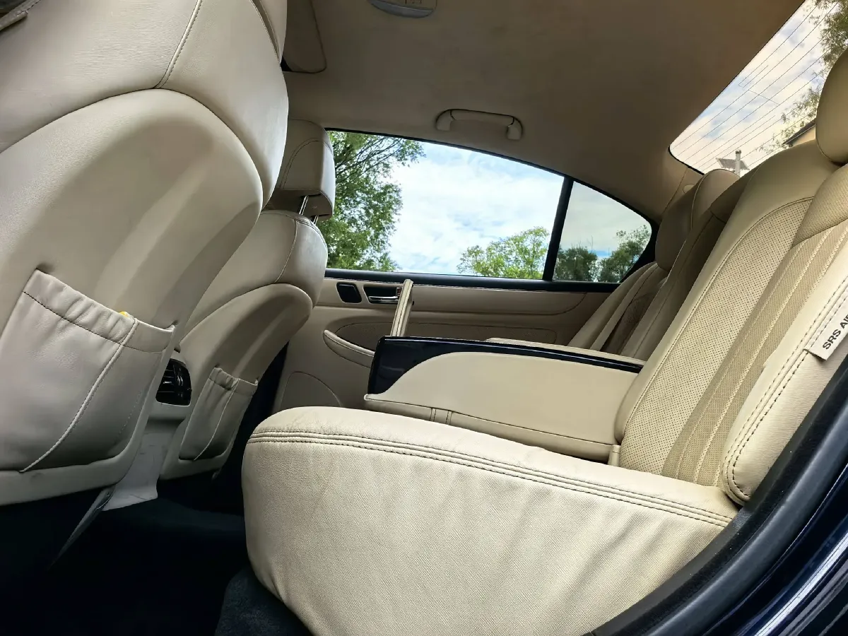 2012 Hyundai Rohens 3.0L 272HP V6 8AT,autocango,china used car exporter,china ev exporter,chinese used car exporter,chinese used ev exporter