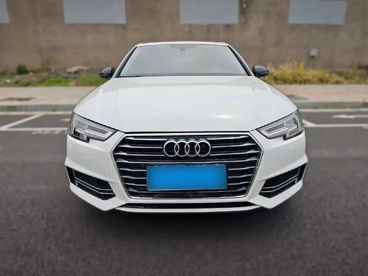 2018 Audi A4L 2.0T 190HP L4 7DCT