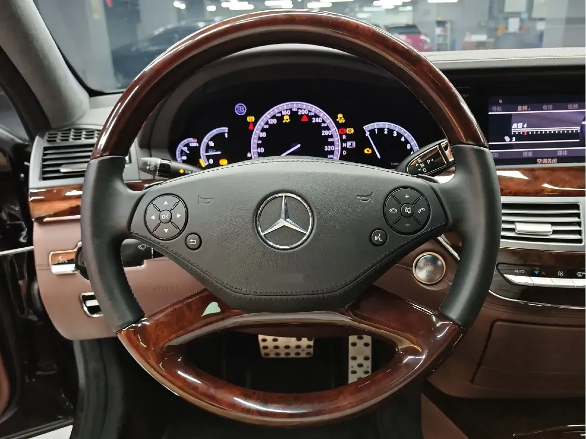 2013 Brabus S Class 4.7T 435HP V8 7AT,autocango,china used car exporter,china ev exporter,chinese used car exporter,chinese used ev exporter