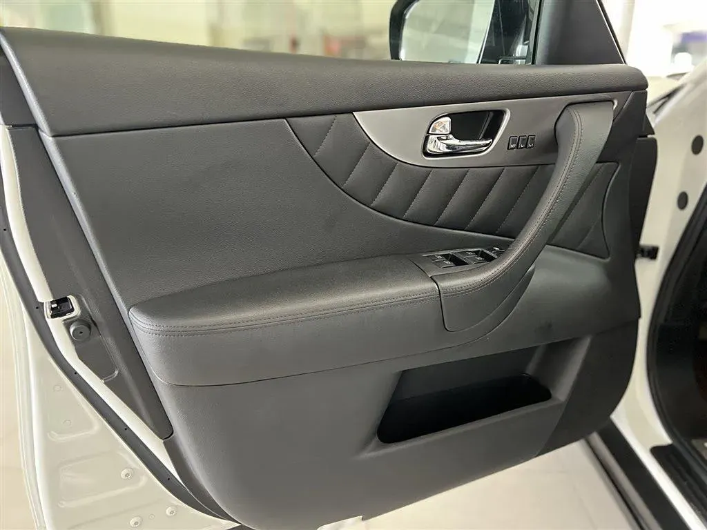 2015 Infiniti QX70 3.7L 351HP V6 7AT,autocango,china used car exporter,china ev exporter,chinese used car exporter,chinese used ev exporter